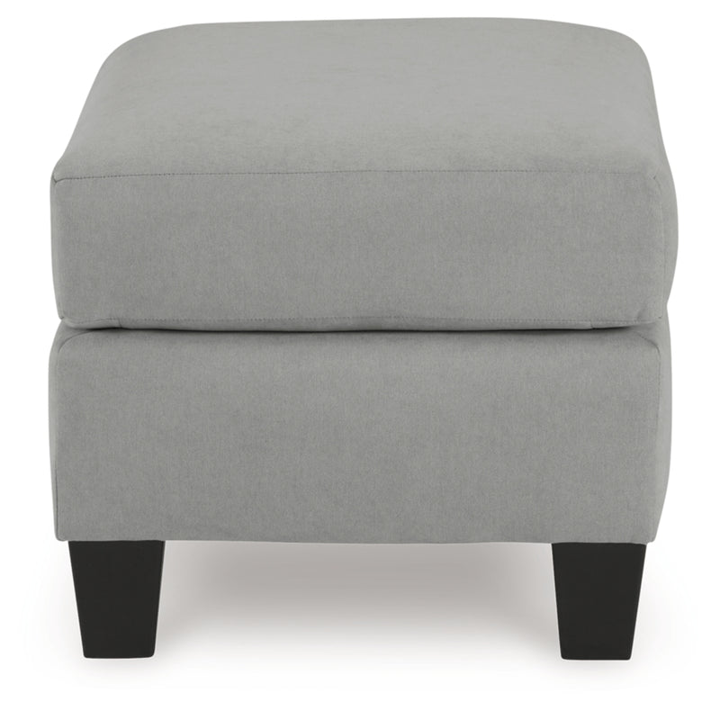Sillón y otomana Adlai