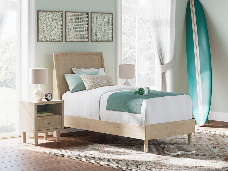 Cama con paneles Cielden