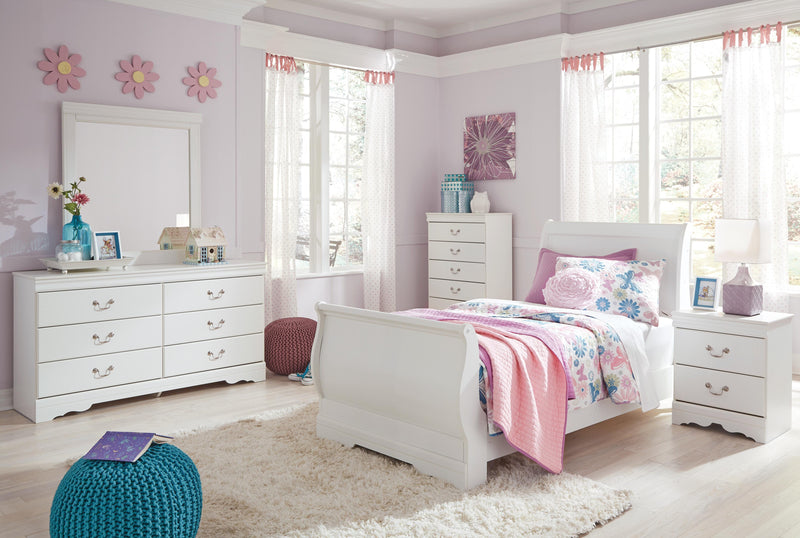 Juego de dormitorio con cama trineo Anarasia
