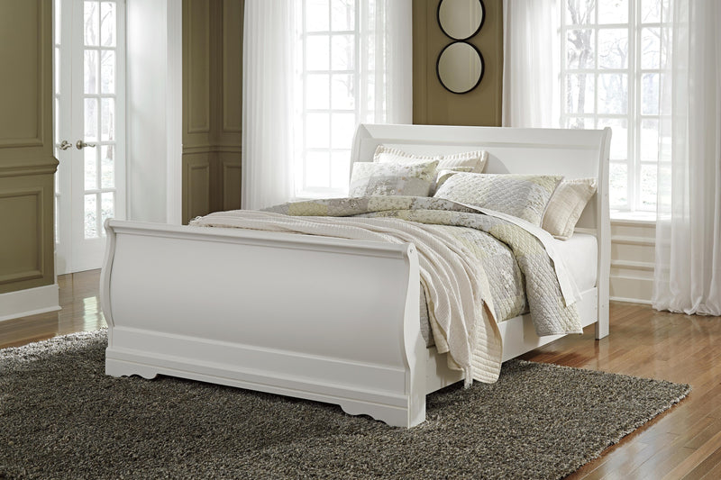 Juego de dormitorio con cama trineo Anarasia