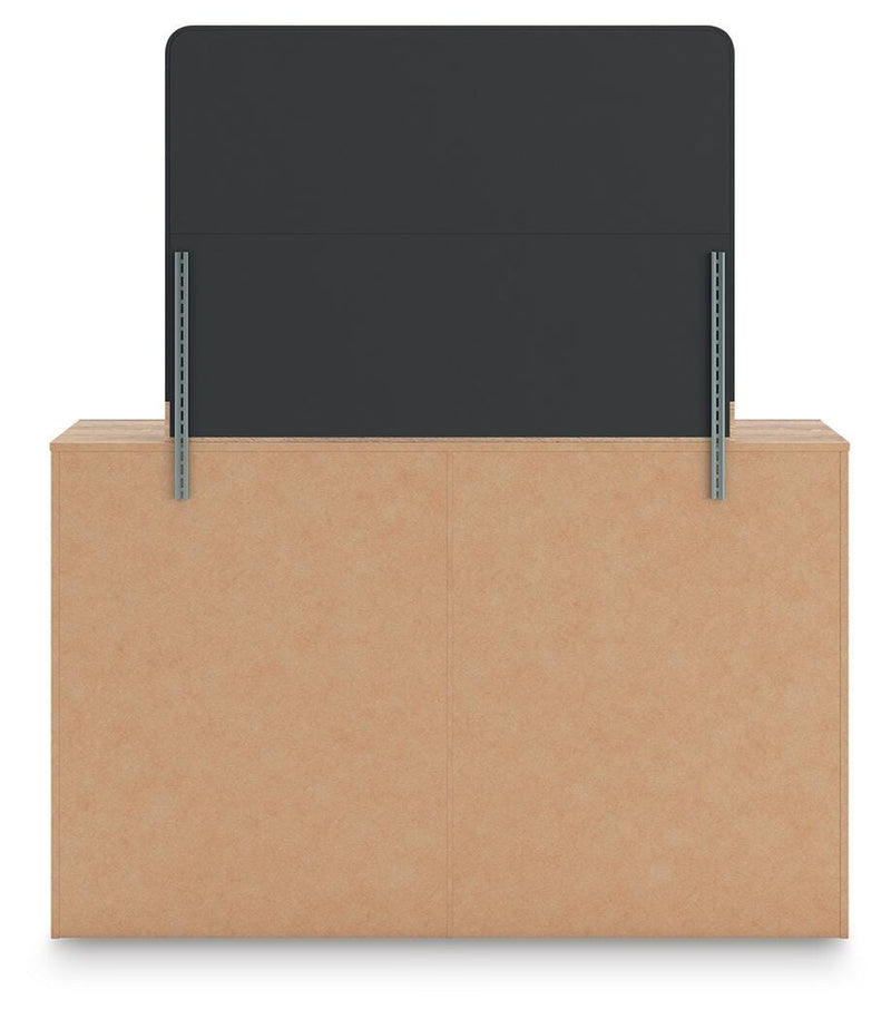 Juego de dormitorio con cama de paneles tapizados Kinlanni