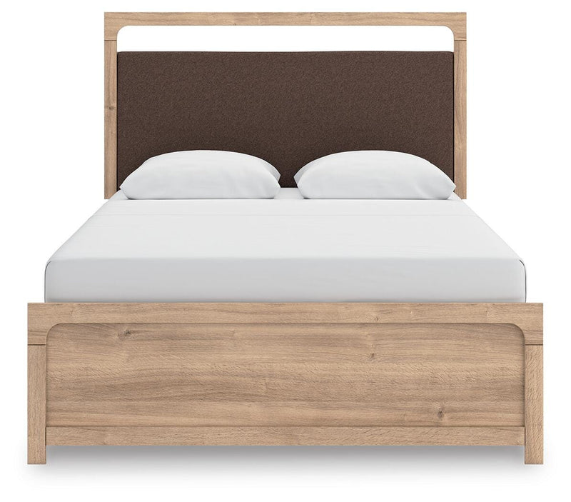 Juego de dormitorio con cama de paneles tapizados Kinlanni