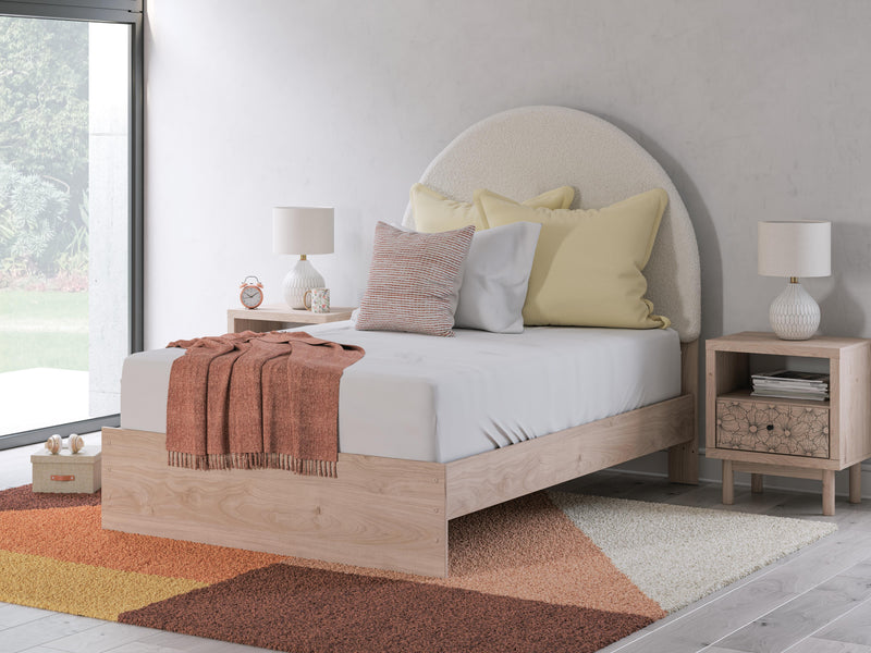 Cama Shapella tapizada con paneles