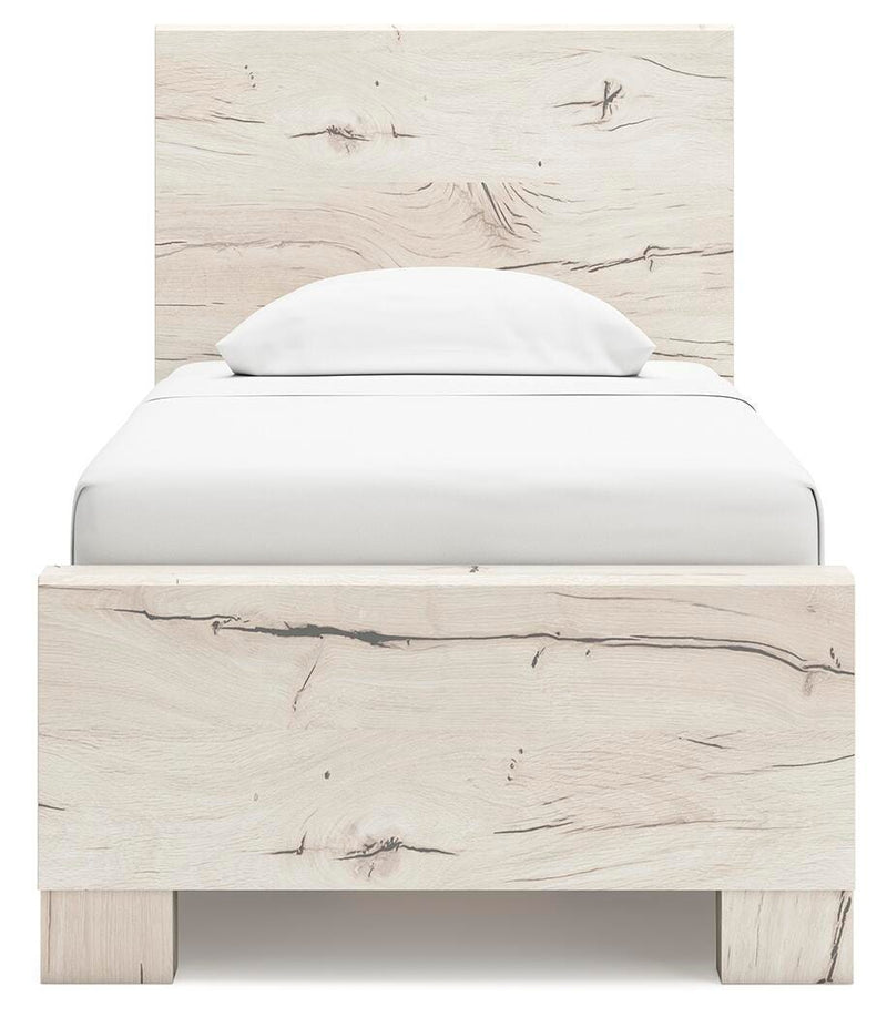 Dormitorio con cama de panel Lawroy