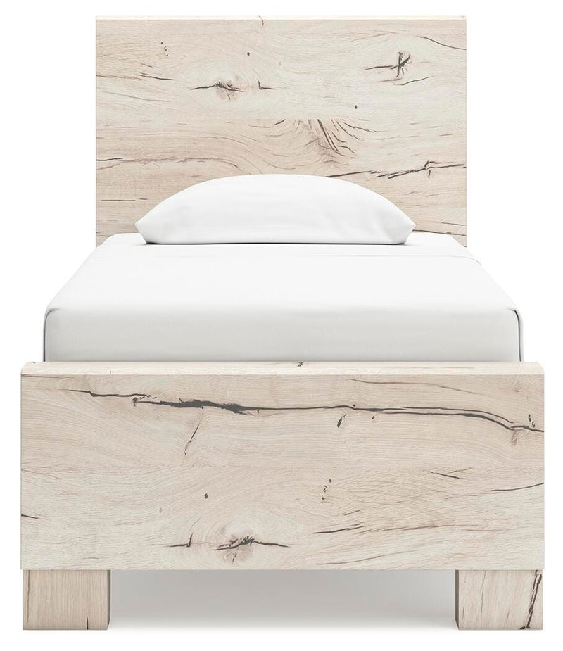 Dormitorio con cama de panel Lawroy