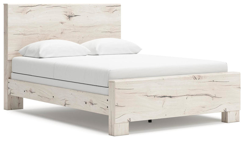 Dormitorio con cama de panel Lawroy