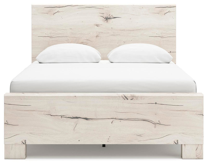 Dormitorio con cama de panel Lawroy