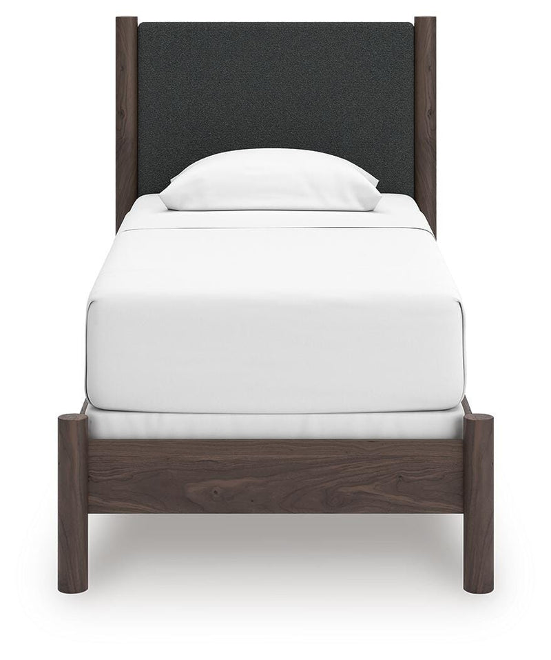 Juego de dormitorio con cama panel tapizada Pamytta