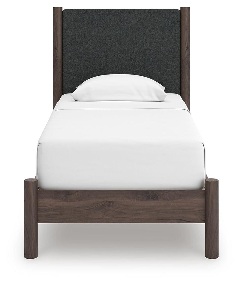 Juego de dormitorio con cama de plataforma y panel tapizado Pamytta