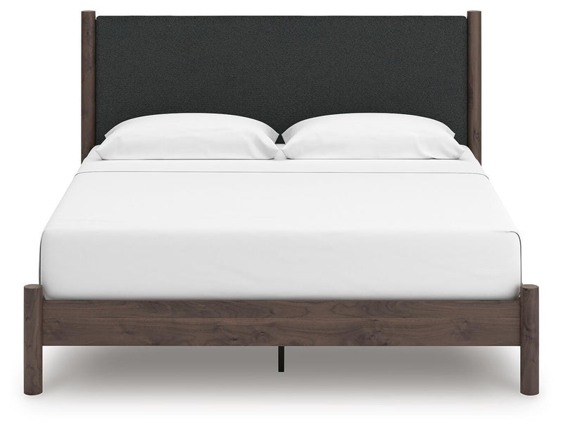 Juego de dormitorio con cama de plataforma y panel tapizado Pamytta