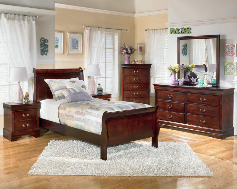 Alisdair Sleigh Bed Bedroom Set