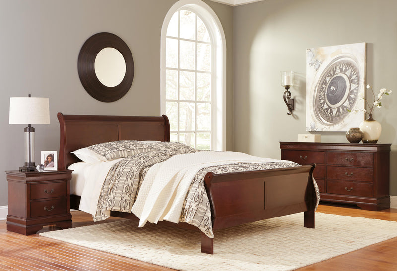 Alisdair Sleigh Bed Bedroom Set
