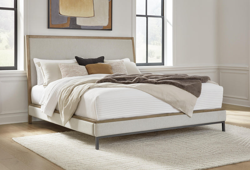 Tomtyn Upholstered Bed