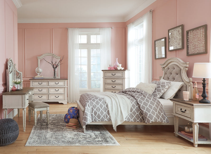 Realyn Dresser & Chest