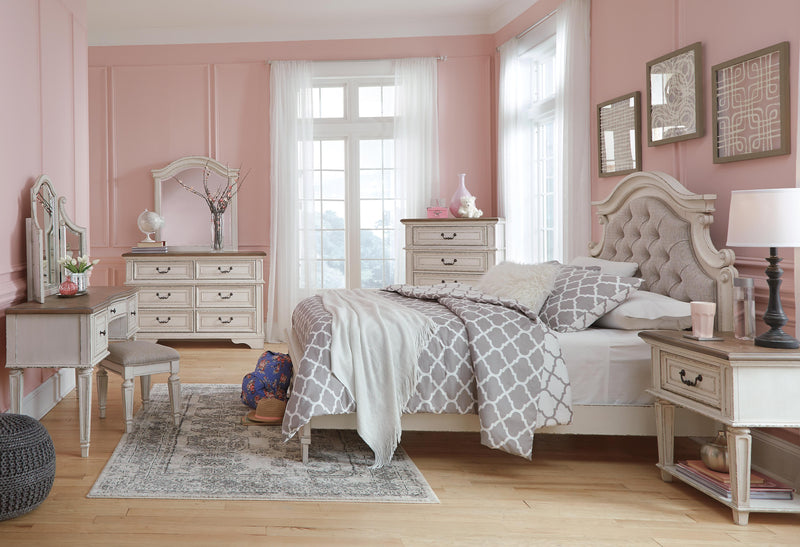 Realyn Panel Bed