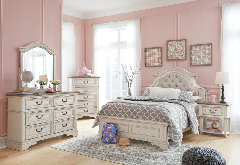 Realyn Panel Bed Bedroom Set