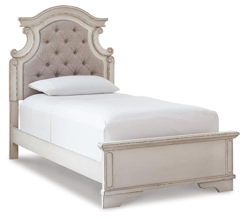 Realyn Panel Bed Bedroom Set