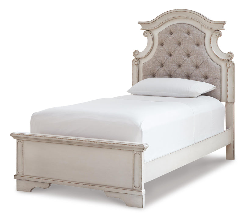 Realyn Panel Bed Bedroom Set