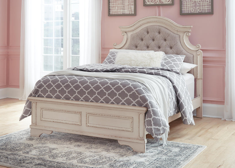 Realyn Panel Bed Bedroom Set