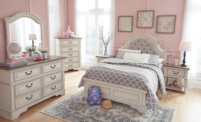 Realyn Panel Bed