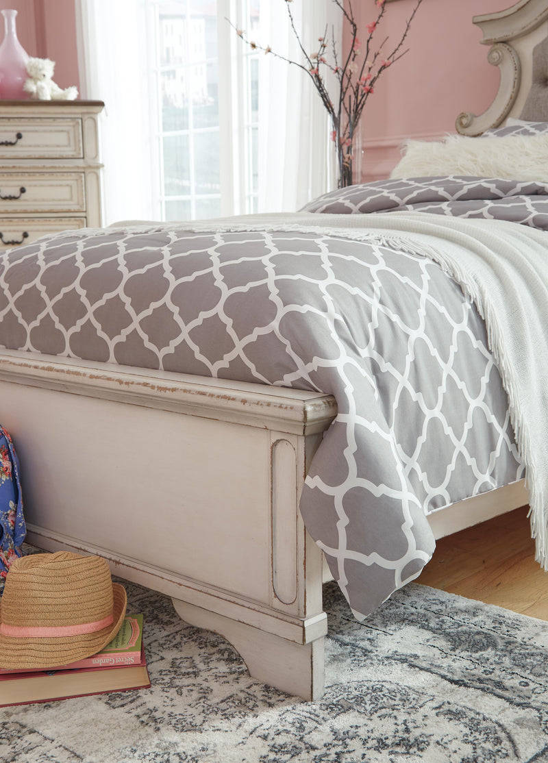 Realyn Panel Bed