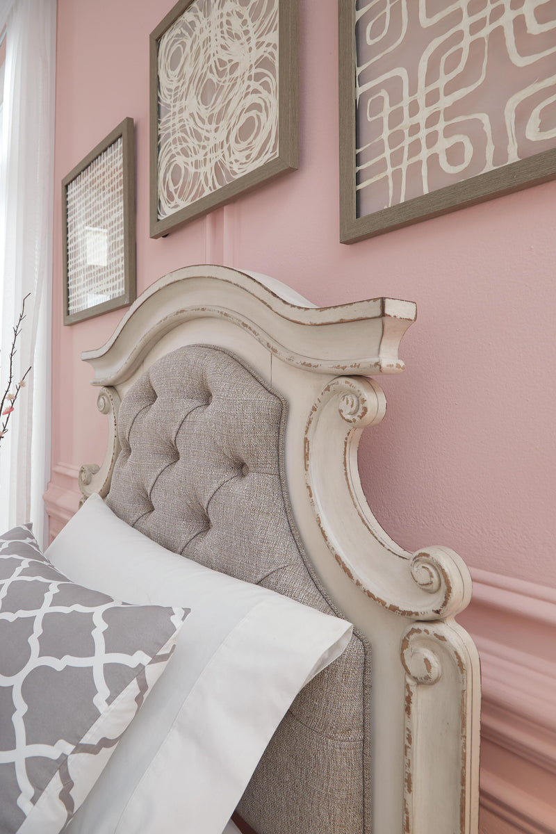 Realyn Upholstered Panel Bed