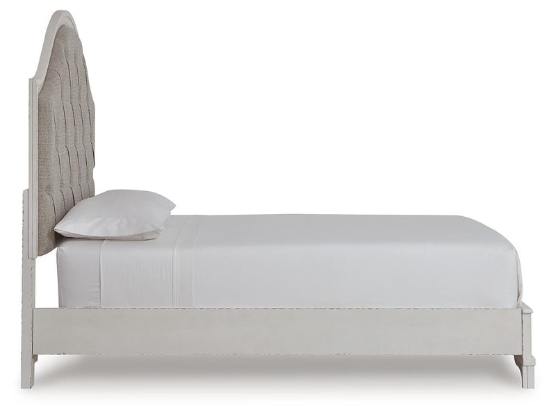 Cama tapizada con paneles Blendon