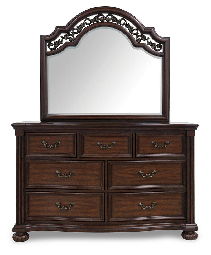 Lavinton Poster Bed Bedroom Set