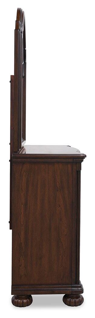 Lavinton Poster Bed Bedroom Set