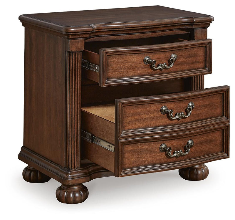 Lavinton Poster Bed Bedroom Set