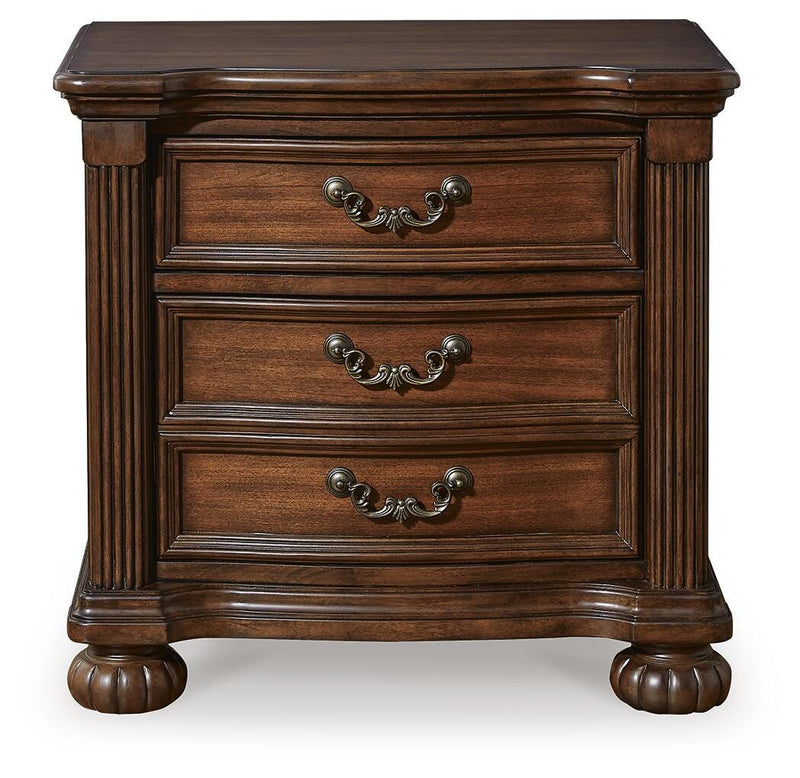 Lavinton Poster Bed Bedroom Set
