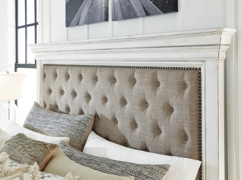 Kanwyn Panel Bed
