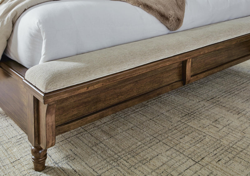 Cama con panel tapizado Sturlayne