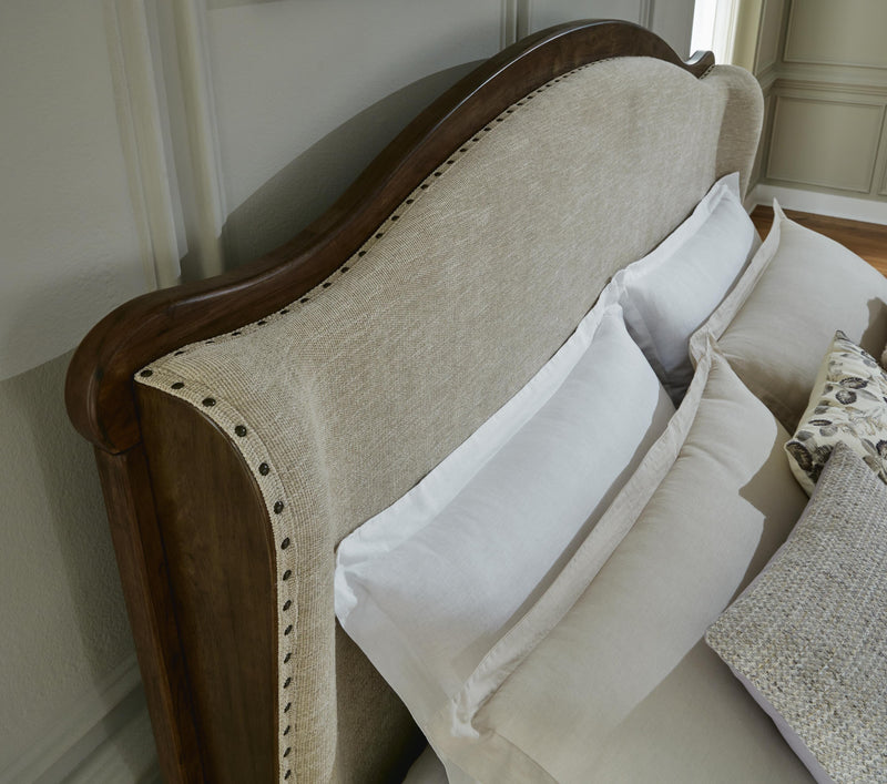 Cama con panel tapizado Sturlayne
