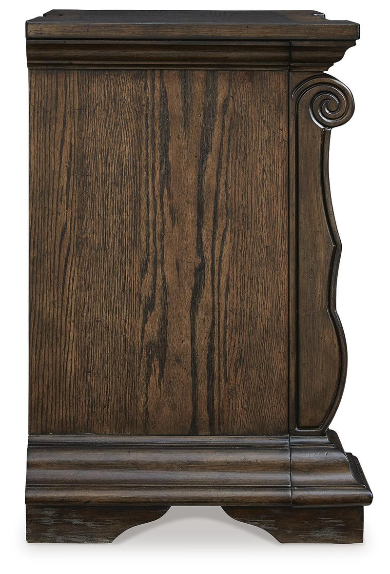 Maylee Canopy Bed Bedroom Set