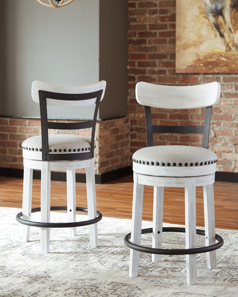 Valebeck Dining Set (Up to 8 Chairs)