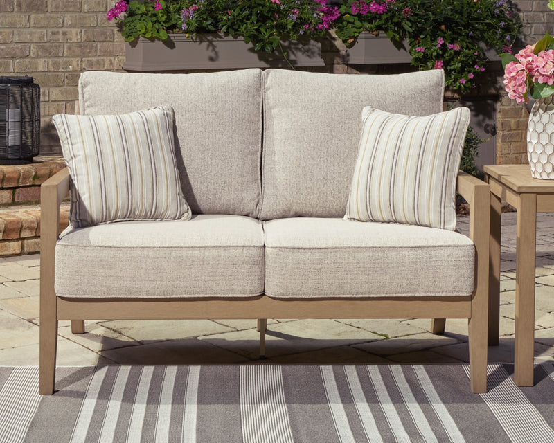 Hallow Creek Outdoor Seating