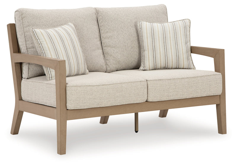 Hallow Creek Outdoor Seating