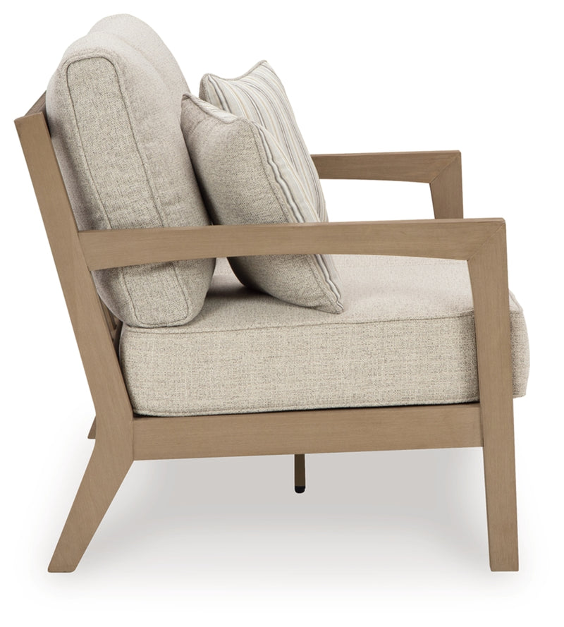 Hallow Creek Outdoor Seating