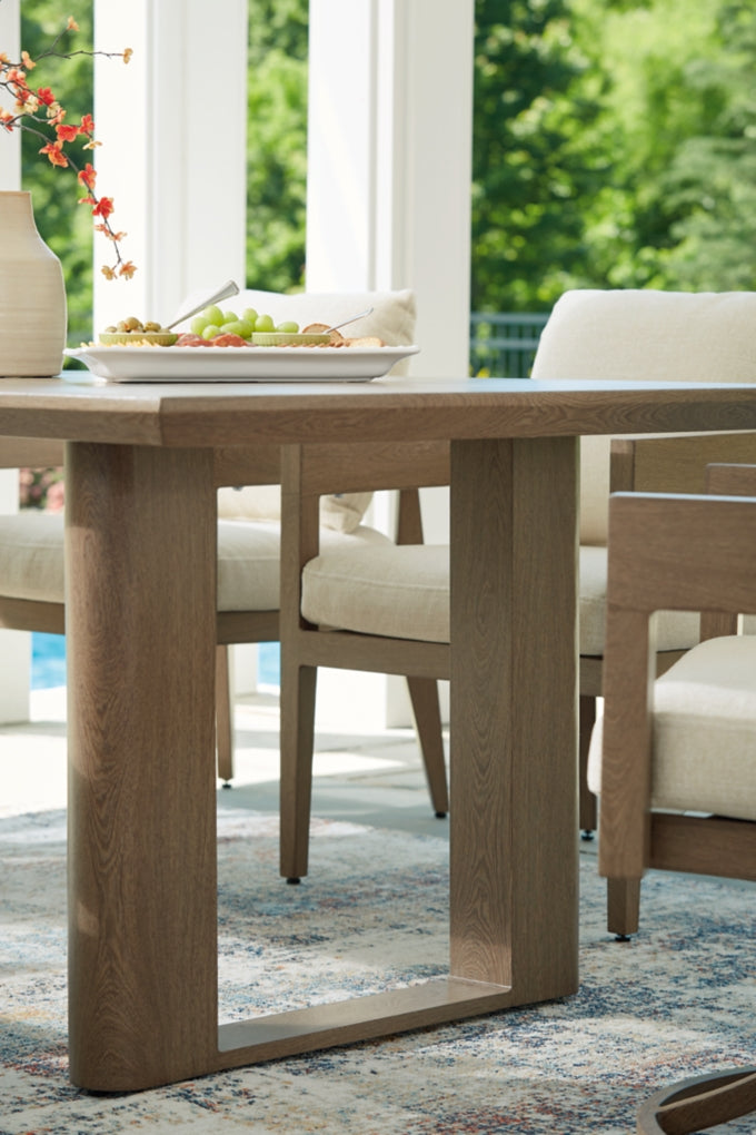 Mesa de comedor rectangular Serene Bay con opción de sombrilla
