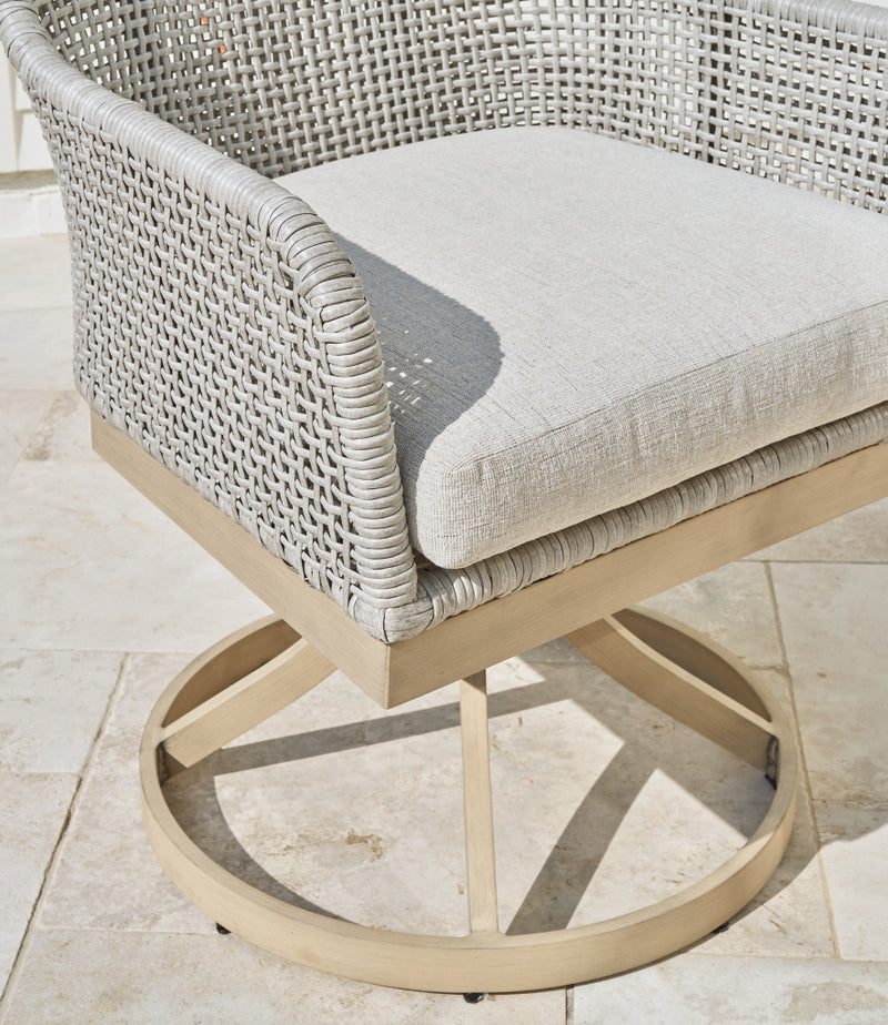 Seton Creek Swivel Chair w/Cushion